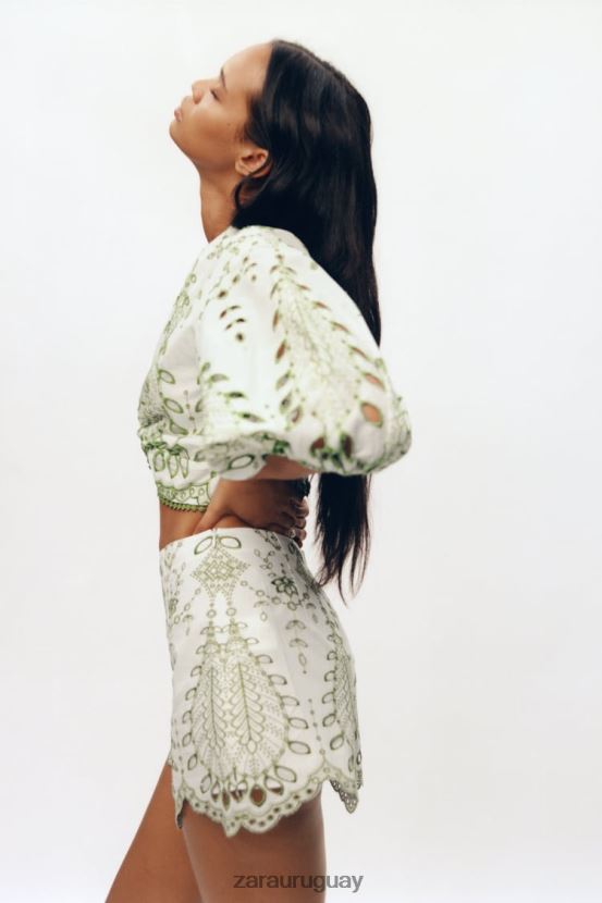 Zara pantalones cortos bordados mujer H6RHL2576 verde/crudo ropa