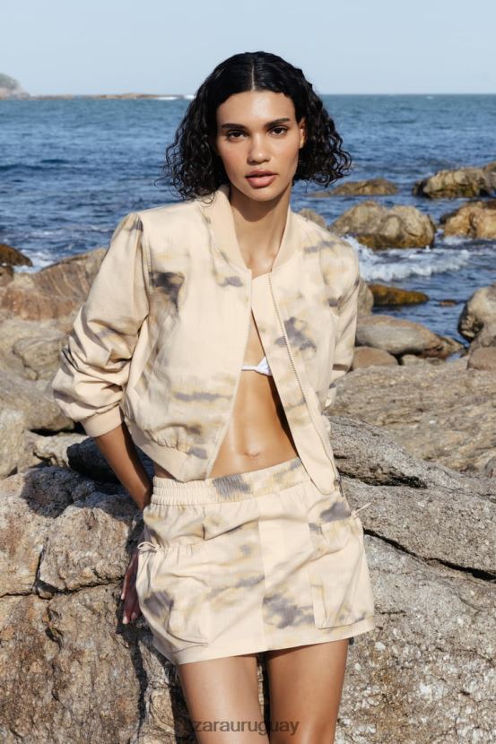 Zara minifalda cargo estampada mujer H6RHL2663 beige ropa