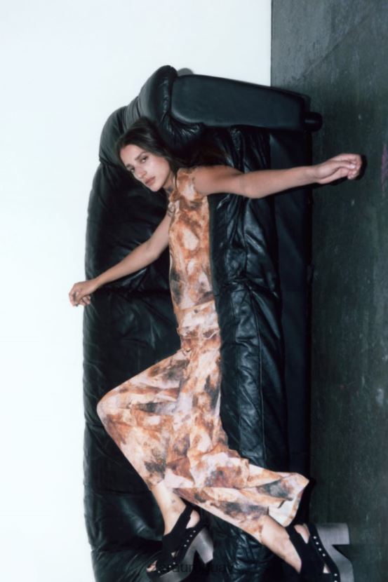 Zara pantalones estampados con pliegues mujer H6RHL2924 caqui ropa