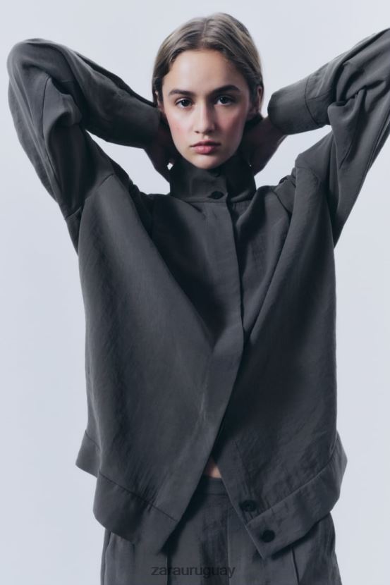 Zara sobrecamisa plisada mujer H6RHL2922 gris ropa