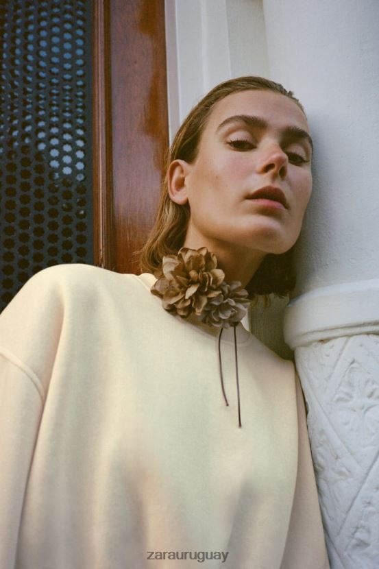 Zara sudadera corta básica mujer H6RHL2945 vainilla ropa