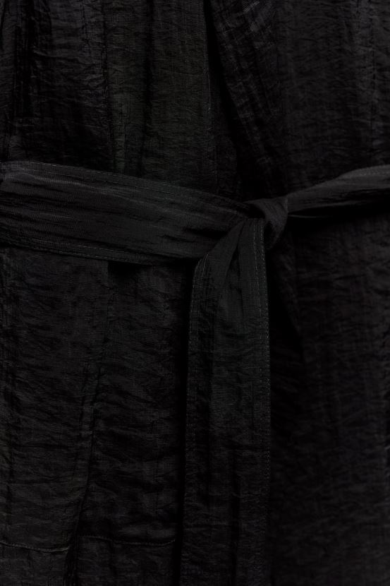 Zara blusa minimalista con cinturón mujer H6RHL2370 negro ropa