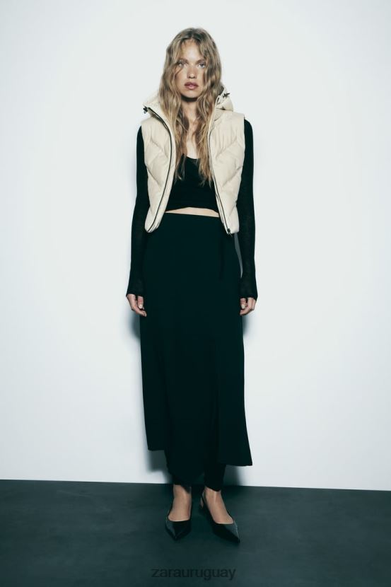 Zara chaleco acolchado repelente al agua y protección contra el viento mujer H6RHL2199 blanco negro ropa