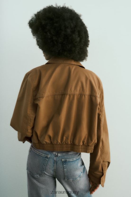 Zara chaqueta corta de algodón encerado mujer H6RHL288 marrón ropa