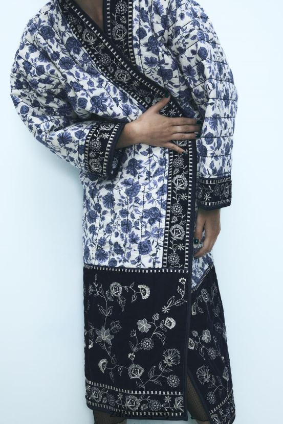Zara kimono floral acolchado mujer H6RHL216 azul ropa